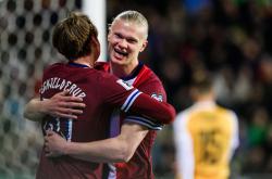 包含哈兰德连续五场比赛得分超过战术调整，澳大利亚队挑战极限！的词条