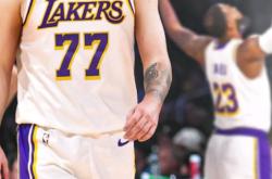 东契奇回归赛场，惊险取胜首场状态亮眼，湖人观众沸腾！的简单介绍