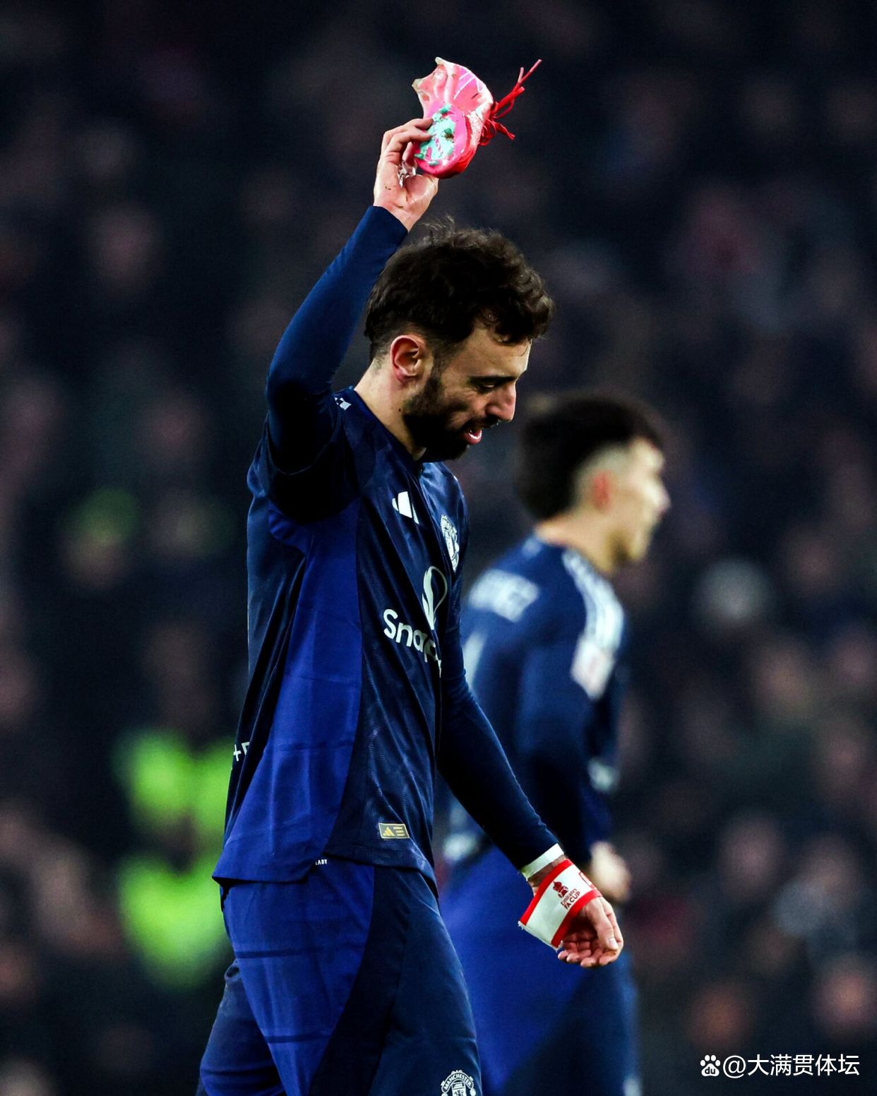 西亚卡姆回归赛场,赛况扑朔迷离首场状态亮眼,切尔西观众沸腾!的简单介绍 西亚卡姆回归赛场,赛况扑朔迷离首场状态亮眼,切尔西观众沸腾!的简单介绍