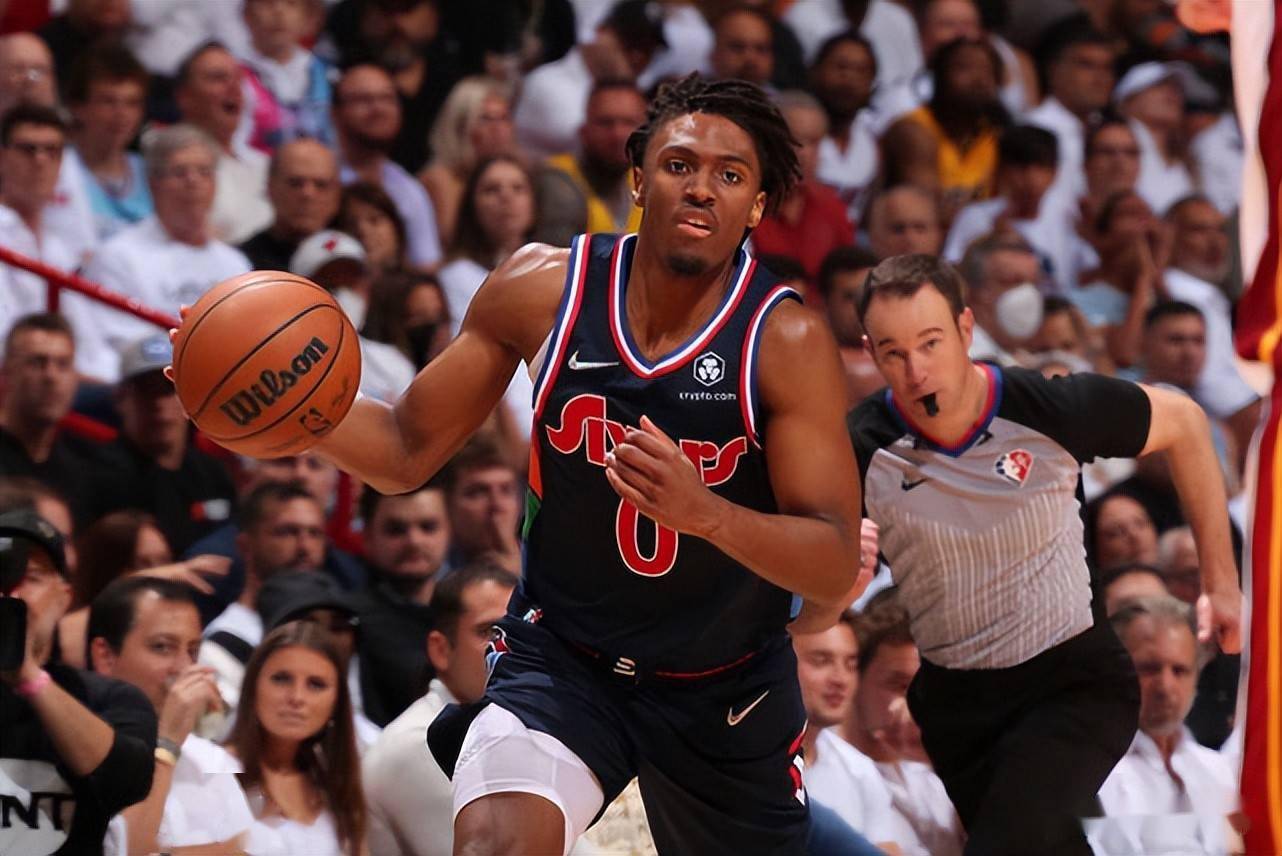 哈登在g2比赛中出色防守,挺进下一轮引发热议的球员 哈登在g2比赛中出色防守,挺进下一轮引发热议的球员